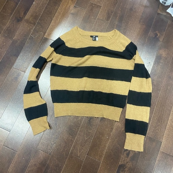 lightweight knit sweater - Picture 2 of 4